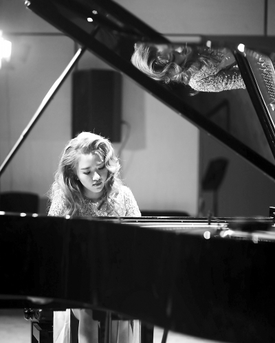 郭芳菲英国钢琴演奏会成功举行